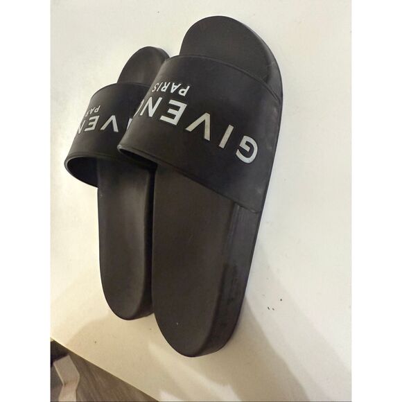 Givenchy Women's Raised Logo Flat Pool Slide Sandals Black Size 37 - Picture 9 of 12